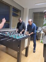 Jouer au baby-foot avec le chef